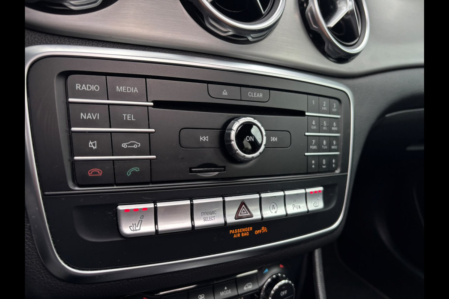 Mercedes-Benz GLA 180 Premium | AMG Pakket | Night Pakket | Pano | Achterruitrij Camera | Stoelverwarming