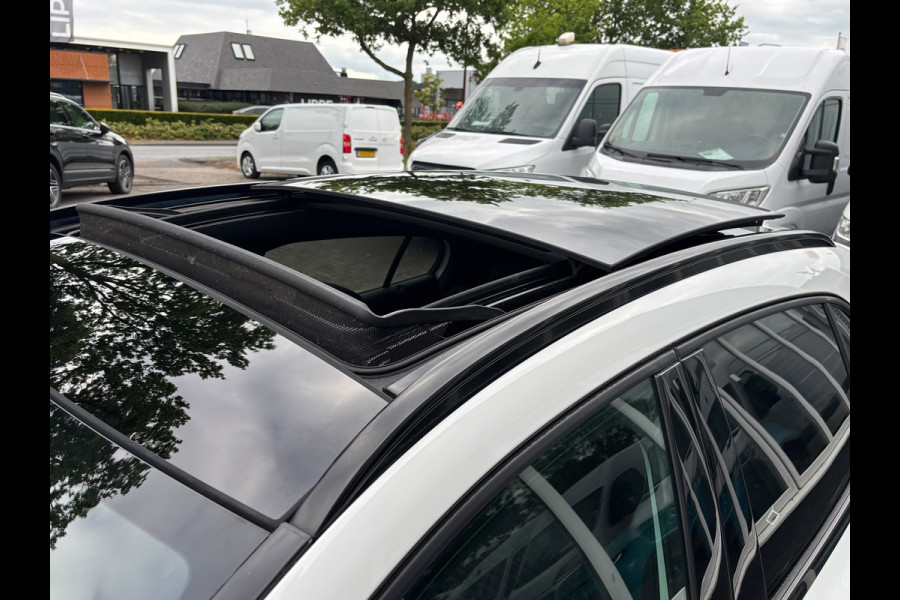 Mercedes-Benz GLA 180 Premium | AMG Pakket | Night Pakket | Pano | Achterruitrij Camera | Stoelverwarming