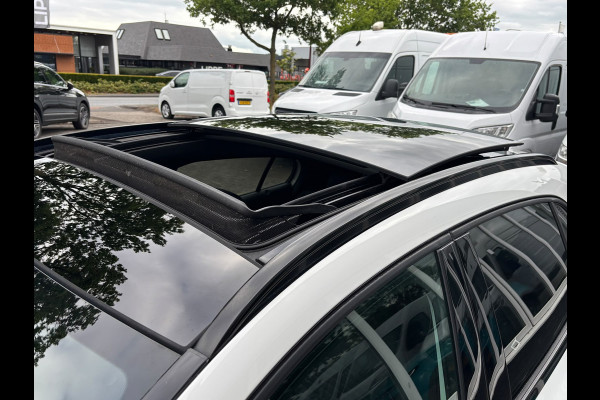 Mercedes-Benz GLA 180 Premium | AMG Pakket | Night Pakket | Pano | Achterruitrij Camera | Stoelverwarming