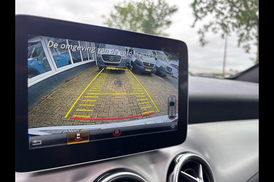 Mercedes-Benz GLA 180 Premium | AMG Pakket | Night Pakket | Pano | Achterruitrij Camera | Stoelverwarming