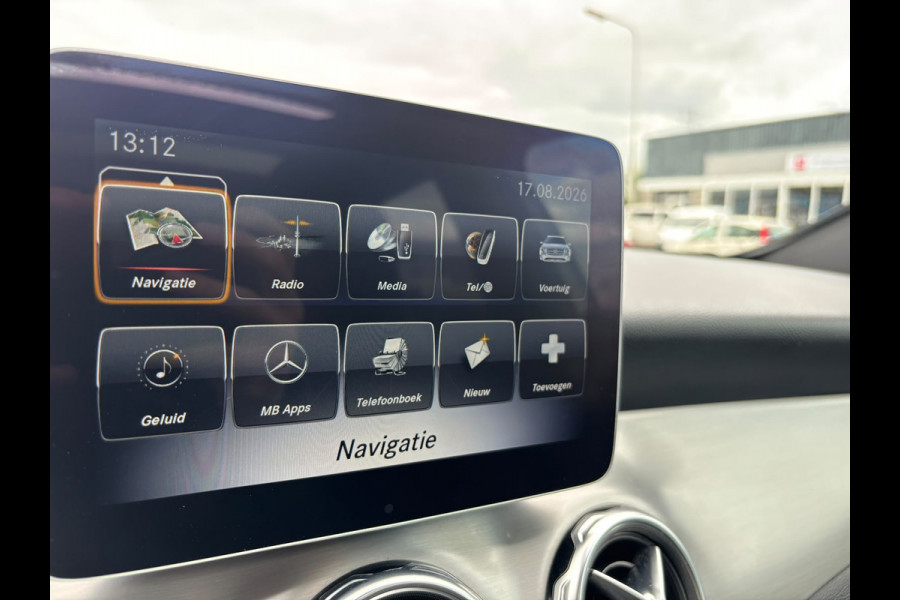 Mercedes-Benz GLA 180 Premium | AMG Pakket | Night Pakket | Pano | Achterruitrij Camera | Stoelverwarming