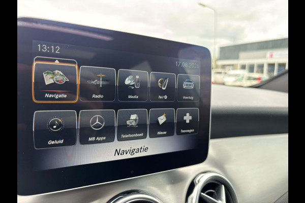 Mercedes-Benz GLA 180 Premium | AMG Pakket | Night Pakket | Pano | Achterruitrij Camera | Stoelverwarming