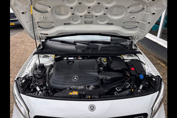 Mercedes-Benz GLA 180 Premium | AMG Pakket | Night Pakket | Pano | Achterruitrij Camera | Stoelverwarming