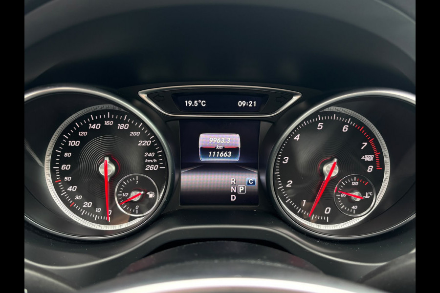 Mercedes-Benz GLA 180 Premium | AMG Pakket | Night Pakket | Pano | Achterruitrij Camera | Stoelverwarming