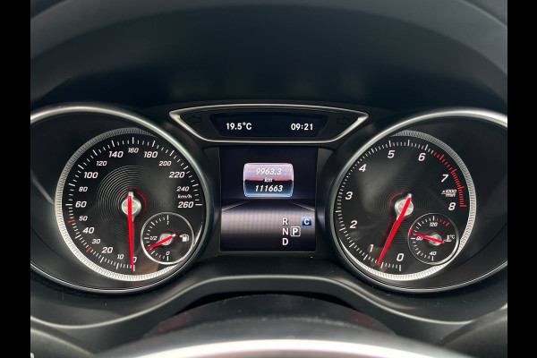 Mercedes-Benz GLA 180 Premium | AMG Pakket | Night Pakket | Pano | Achterruitrij Camera | Stoelverwarming