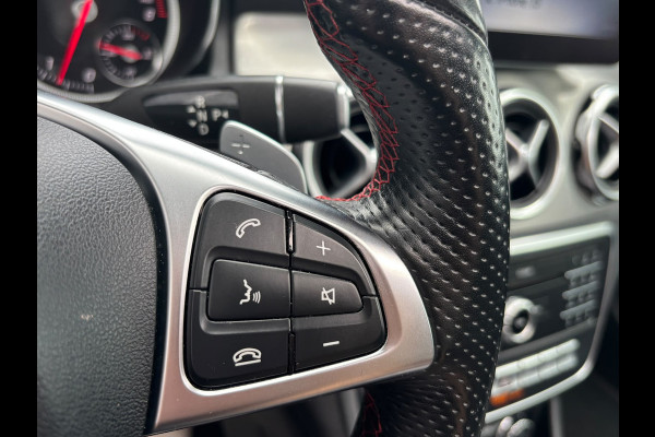 Mercedes-Benz GLA 180 Premium | AMG Pakket | Night Pakket | Pano | Achterruitrij Camera | Stoelverwarming