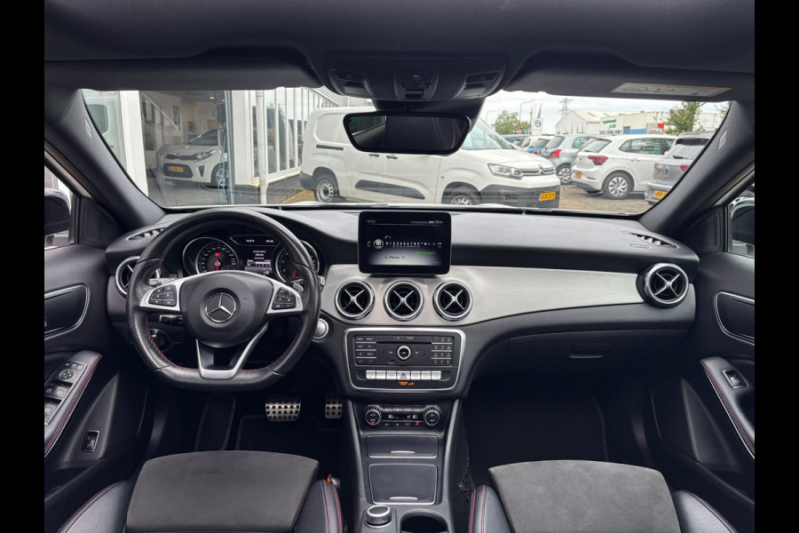 Mercedes-Benz GLA 180 Premium | AMG Pakket | Night Pakket | Pano | Achterruitrij Camera | Stoelverwarming