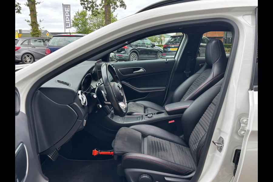 Mercedes-Benz GLA 180 Premium | AMG Pakket | Night Pakket | Pano | Achterruitrij Camera | Stoelverwarming