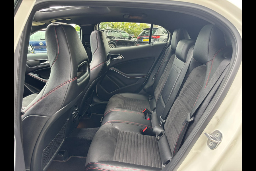 Mercedes-Benz GLA 180 Premium | AMG Pakket | Night Pakket | Pano | Achterruitrij Camera | Stoelverwarming