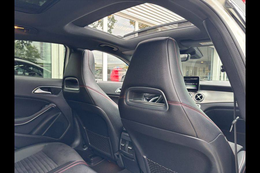 Mercedes-Benz GLA 180 Premium | AMG Pakket | Night Pakket | Pano | Achterruitrij Camera | Stoelverwarming