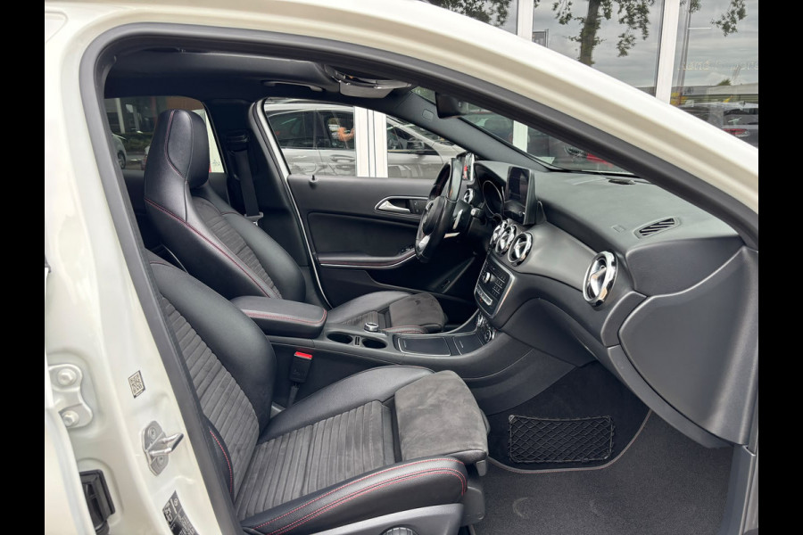 Mercedes-Benz GLA 180 Premium | AMG Pakket | Night Pakket | Pano | Achterruitrij Camera | Stoelverwarming