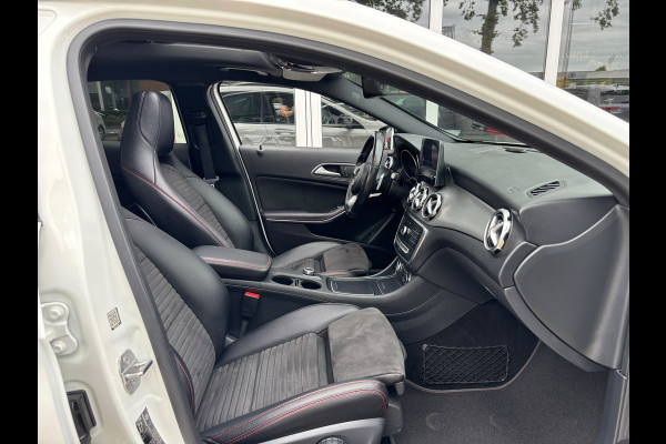 Mercedes-Benz GLA 180 Premium | AMG Pakket | Night Pakket | Pano | Achterruitrij Camera | Stoelverwarming