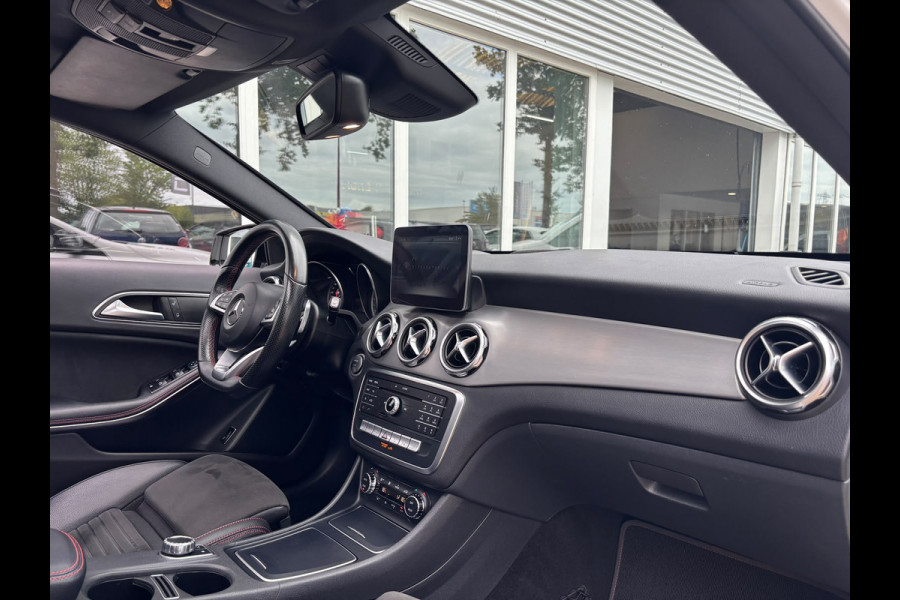 Mercedes-Benz GLA 180 Premium | AMG Pakket | Night Pakket | Pano | Achterruitrij Camera | Stoelverwarming