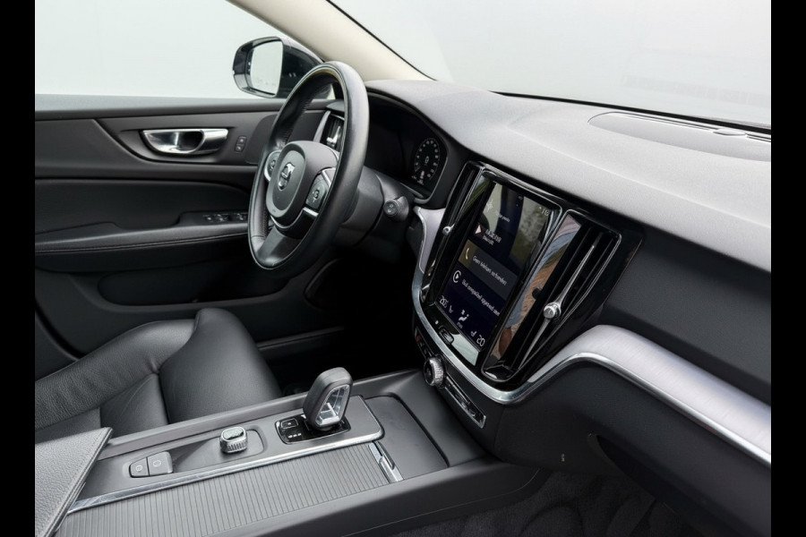 Volvo V60 2.0 B3 Momentum Advantage, leder sportinterieur, achteruitrijcamera, 19 inch, 1 e eigenaar, NL auto met nap