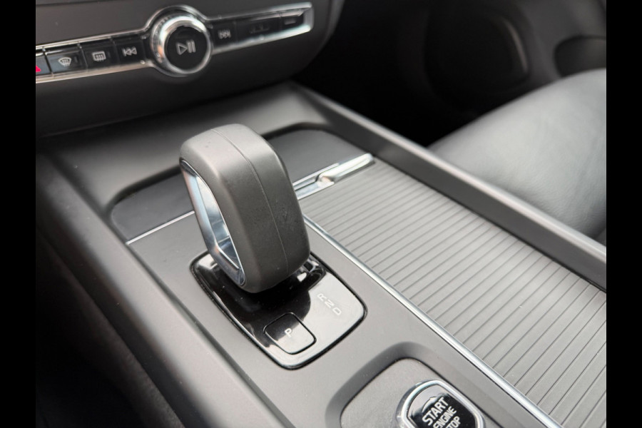 Volvo V60 2.0 B3 Momentum Advantage, leder sportinterieur, achteruitrijcamera, 19 inch, 1 e eigenaar, NL auto met nap
