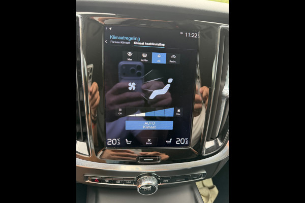 Volvo V60 2.0 B3 Momentum Advantage, leder sportinterieur, achteruitrijcamera, 19 inch, 1 e eigenaar, NL auto met nap