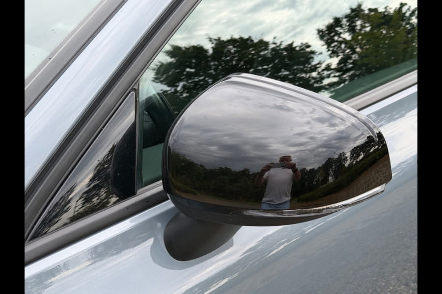 Volvo V60 2.0 B3 Momentum Advantage, leder sportinterieur, achteruitrijcamera, 19 inch, 1 e eigenaar, NL auto met nap