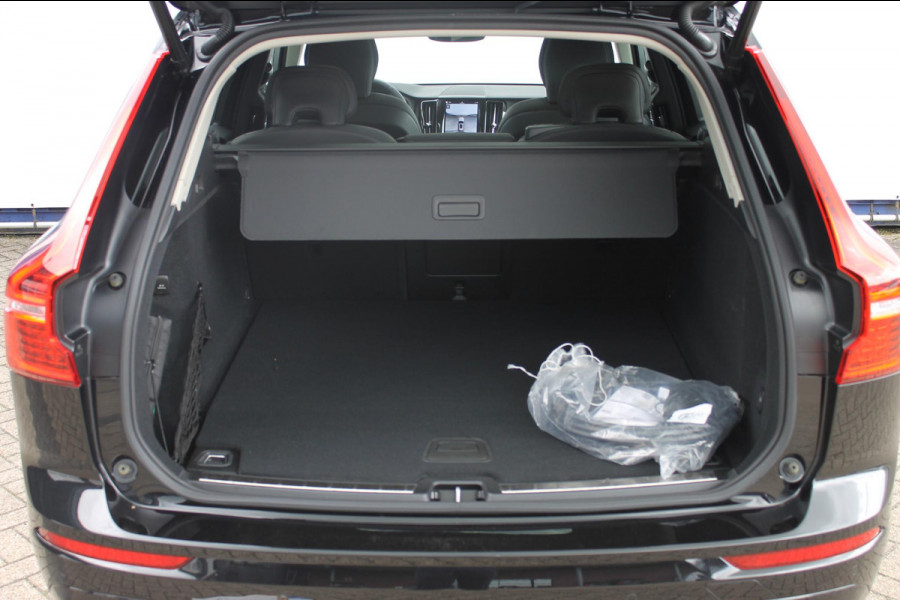 Volvo XC60 T8 455PK Automaat Plug-in hybrid AWD Plus Dark / Adaptieve Cruise control / Semi elektrisch wegklapbare trekhaak / 360 Camera / Stoel- en stuurverwarming / Panoramisch schuif-kanteldak / Elektrische achterklep / Elektrische stoelen met geheugen