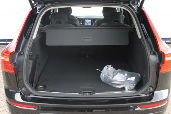 Volvo XC60 T8 455PK Automaat Plug-in hybrid AWD Plus Dark / Adaptieve Cruise control / Semi elektrisch wegklapbare trekhaak / 360 Camera / Stoel- en stuurverwarming / Panoramisch schuif-kanteldak / Elektrische achterklep / Elektrische stoelen met geheugen