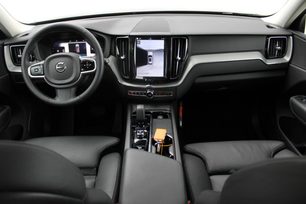 Volvo XC60 T8 455PK Automaat Plug-in hybrid AWD Plus Dark / Adaptieve Cruise control / Semi elektrisch wegklapbare trekhaak / 360 Camera / Stoel- en stuurverwarming / Panoramisch schuif-kanteldak / Elektrische achterklep / Elektrische stoelen met geheugen