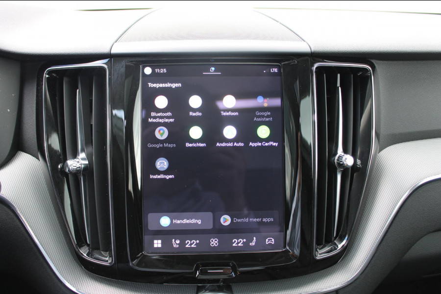 Volvo XC60 T8 455PK Automaat Plug-in hybrid AWD Plus Dark / Adaptieve Cruise control / Semi elektrisch wegklapbare trekhaak / 360 Camera / Stoel- en stuurverwarming / Panoramisch schuif-kanteldak / Elektrische achterklep / Elektrische stoelen met geheugen