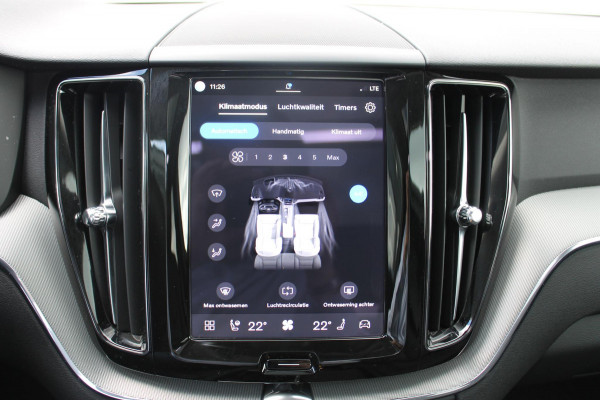 Volvo XC60 T8 455PK Automaat Plug-in hybrid AWD Plus Dark / Adaptieve Cruise control / Semi elektrisch wegklapbare trekhaak / 360 Camera / Stoel- en stuurverwarming / Panoramisch schuif-kanteldak / Elektrische achterklep / Elektrische stoelen met geheugen