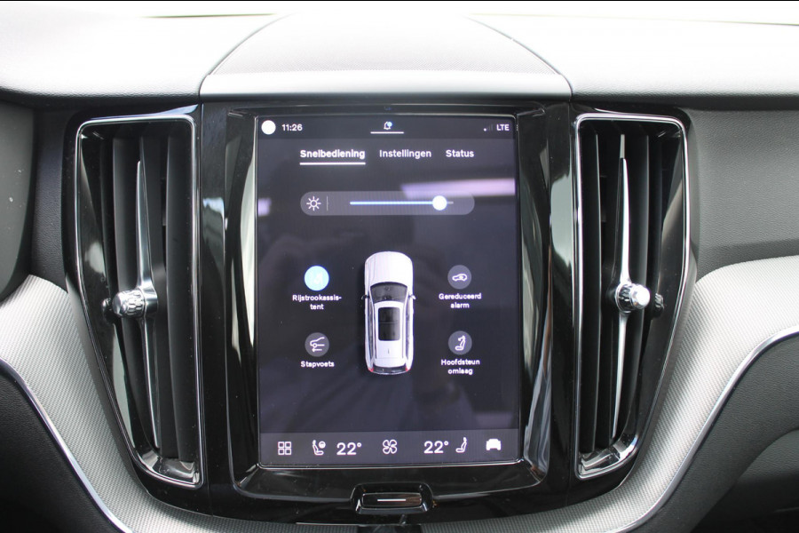 Volvo XC60 T8 455PK Automaat Plug-in hybrid AWD Plus Dark / Adaptieve Cruise control / Semi elektrisch wegklapbare trekhaak / 360 Camera / Stoel- en stuurverwarming / Panoramisch schuif-kanteldak / Elektrische achterklep / Elektrische stoelen met geheugen