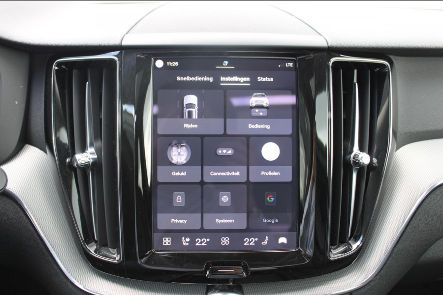 Volvo XC60 T8 455PK Automaat Plug-in hybrid AWD Plus Dark / Adaptieve Cruise control / Semi elektrisch wegklapbare trekhaak / 360 Camera / Stoel- en stuurverwarming / Panoramisch schuif-kanteldak / Elektrische achterklep / Elektrische stoelen met geheugen