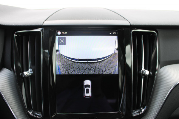 Volvo XC60 T8 455PK Automaat Plug-in hybrid AWD Plus Dark / Adaptieve Cruise control / Semi elektrisch wegklapbare trekhaak / 360 Camera / Stoel- en stuurverwarming / Panoramisch schuif-kanteldak / Elektrische achterklep / Elektrische stoelen met geheugen