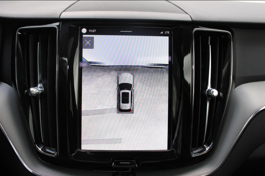 Volvo XC60 T8 455PK Automaat Plug-in hybrid AWD Plus Dark / Adaptieve Cruise control / Semi elektrisch wegklapbare trekhaak / 360 Camera / Stoel- en stuurverwarming / Panoramisch schuif-kanteldak / Elektrische achterklep / Elektrische stoelen met geheugen