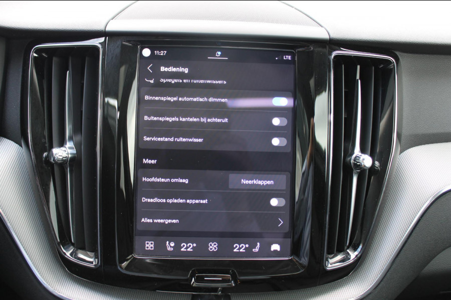 Volvo XC60 T8 455PK Automaat Plug-in hybrid AWD Plus Dark / Adaptieve Cruise control / Semi elektrisch wegklapbare trekhaak / 360 Camera / Stoel- en stuurverwarming / Panoramisch schuif-kanteldak / Elektrische achterklep / Elektrische stoelen met geheugen