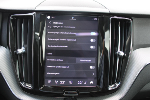 Volvo XC60 T8 455PK Automaat Plug-in hybrid AWD Plus Dark / Adaptieve Cruise control / Semi elektrisch wegklapbare trekhaak / 360 Camera / Stoel- en stuurverwarming / Panoramisch schuif-kanteldak / Elektrische achterklep / Elektrische stoelen met geheugen