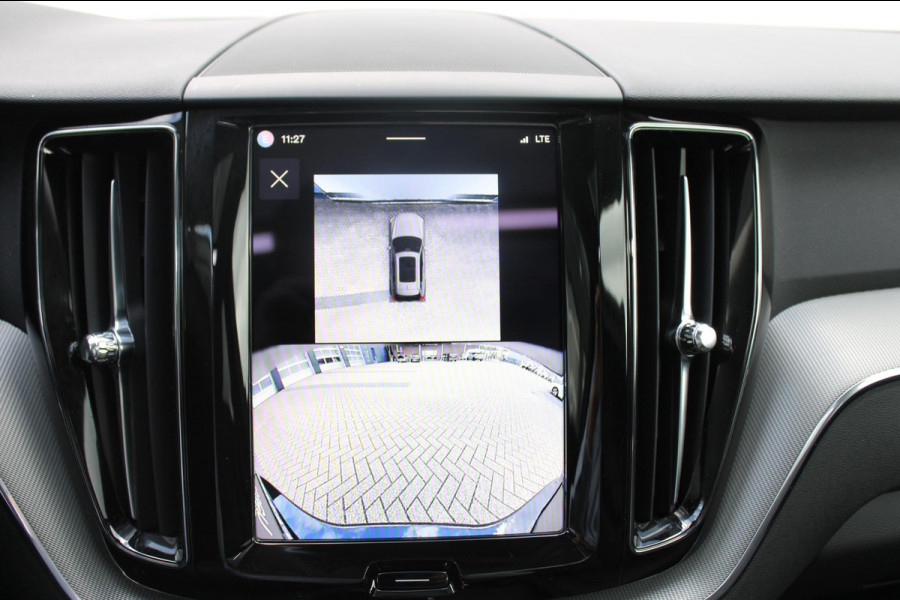 Volvo XC60 T8 455PK Automaat Plug-in hybrid AWD Plus Dark / Adaptieve Cruise control / Semi elektrisch wegklapbare trekhaak / 360 Camera / Stoel- en stuurverwarming / Panoramisch schuif-kanteldak / Elektrische achterklep / Elektrische stoelen met geheugen