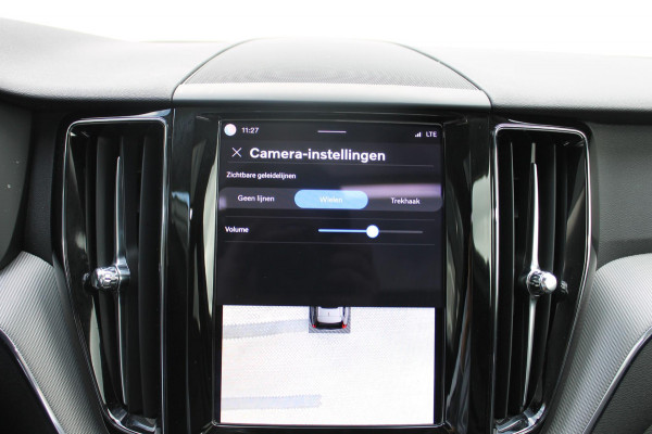 Volvo XC60 T8 455PK Automaat Plug-in hybrid AWD Plus Dark / Adaptieve Cruise control / Semi elektrisch wegklapbare trekhaak / 360 Camera / Stoel- en stuurverwarming / Panoramisch schuif-kanteldak / Elektrische achterklep / Elektrische stoelen met geheugen