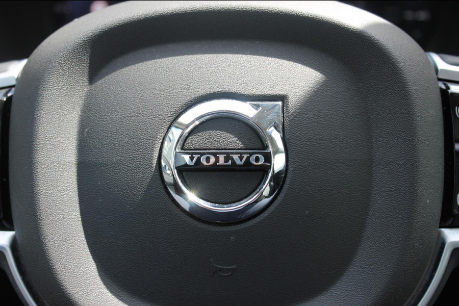 Volvo XC60 T8 455PK Automaat Plug-in hybrid AWD Plus Dark / Adaptieve Cruise control / Semi elektrisch wegklapbare trekhaak / 360 Camera / Stoel- en stuurverwarming / Panoramisch schuif-kanteldak / Elektrische achterklep / Elektrische stoelen met geheugen