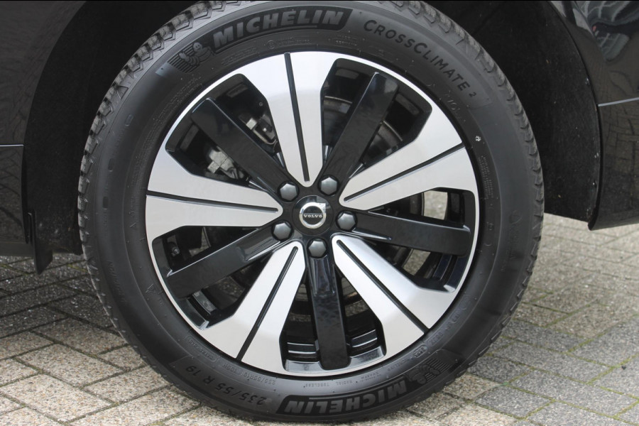 Volvo XC60 T8 455PK Automaat Plug-in hybrid AWD Plus Dark / Adaptieve Cruise control / Semi elektrisch wegklapbare trekhaak / 360 Camera / Stoel- en stuurverwarming / Panoramisch schuif-kanteldak / Elektrische achterklep / Elektrische stoelen met geheugen