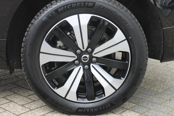 Volvo XC60 T8 455PK Automaat Plug-in hybrid AWD Plus Dark / Adaptieve Cruise control / Semi elektrisch wegklapbare trekhaak / 360 Camera / Stoel- en stuurverwarming / Panoramisch schuif-kanteldak / Elektrische achterklep / Elektrische stoelen met geheugen