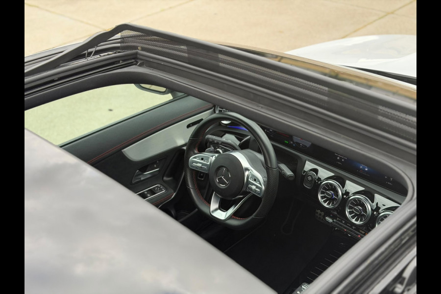 Mercedes-Benz CLA-Klasse Shooting Brake 250 e AMG Line(NL-auto,1e Eig, Dealer OnderH, Panorama, SfeerVerlichting, Verwarming, Etc)