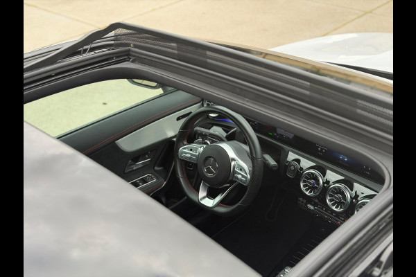 Mercedes-Benz CLA-Klasse Shooting Brake 250 e AMG Line(NL-auto,1e Eig, Dealer OnderH, Panorama, SfeerVerlichting, Verwarming, Etc)