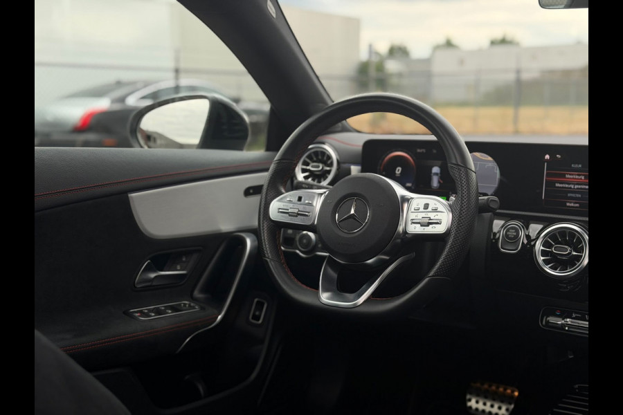 Mercedes-Benz CLA-Klasse Shooting Brake 250 e AMG Line(NL-auto,1e Eig, Dealer OnderH, Panorama, SfeerVerlichting, Verwarming, Etc)
