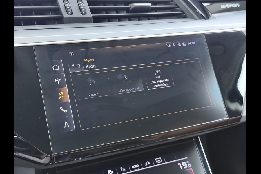 Audi e-tron 55 Quattro 408PK Edition 95kWh Leder+Verwarmd Trekhaak Elek.Achterklep Navi Ecc Lmv 20" Cruise Control Privacy Glas Led SOH 87% Isofix DAB Bluetooth Lane Assist Virtual Cockpit 1.800KG Trekhaak Origineel Nederlandse Auto