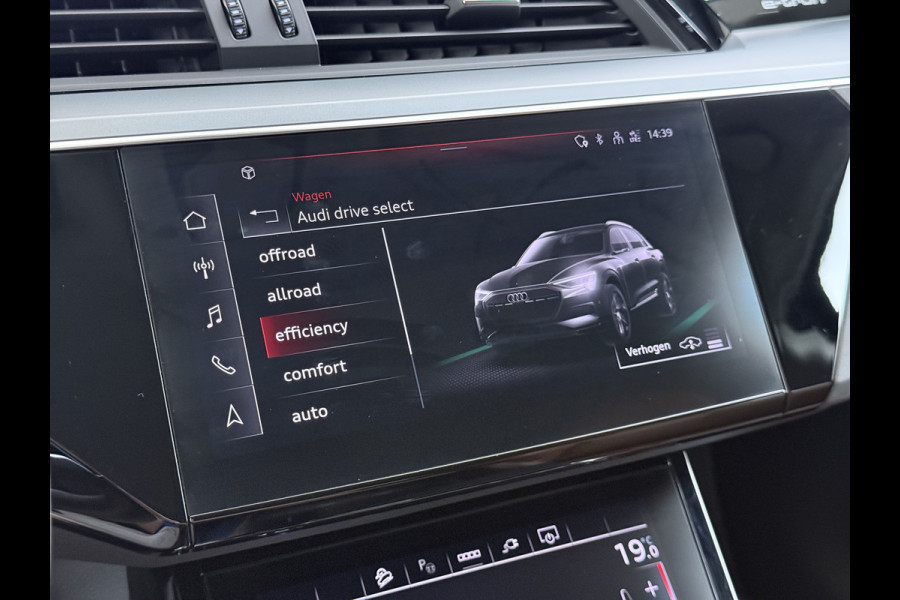 Audi e-tron 55 Quattro 408PK Edition 95kWh Leder+Verwarmd Trekhaak Elek.Achterklep Navi Ecc Lmv 20" Cruise Control Privacy Glas Led SOH 87% Isofix DAB Bluetooth Lane Assist Virtual Cockpit 1.800KG Trekhaak Origineel Nederlandse Auto