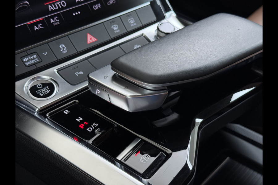 Audi e-tron 55 Quattro 408PK Edition 95kWh Leder+Verwarmd Trekhaak Elek.Achterklep Navi Ecc Lmv 20" Cruise Control Privacy Glas Led SOH 87% Isofix DAB Bluetooth Lane Assist Virtual Cockpit 1.800KG Trekhaak Origineel Nederlandse Auto