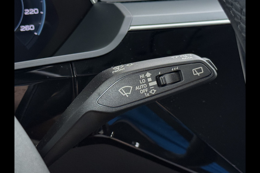 Audi e-tron 55 Quattro 408PK Edition 95kWh Leder+Verwarmd Trekhaak Elek.Achterklep Navi Ecc Lmv 20" Cruise Control Privacy Glas Led SOH 87% Isofix DAB Bluetooth Lane Assist Virtual Cockpit 1.800KG Trekhaak Origineel Nederlandse Auto