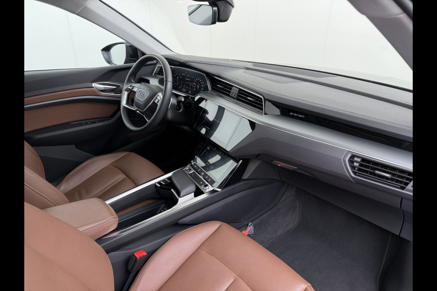 Audi e-tron 55 Quattro 408PK Edition 95kWh Leder+Verwarmd Trekhaak Elek.Achterklep Navi Ecc Lmv 20" Cruise Control Privacy Glas Led SOH 87% Isofix DAB Bluetooth Lane Assist Virtual Cockpit 1.800KG Trekhaak Origineel Nederlandse Auto