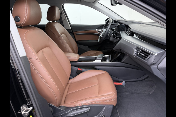 Audi e-tron 55 Quattro 408PK Edition 95kWh Leder+Verwarmd Trekhaak Elek.Achterklep Navi Ecc Lmv 20" Cruise Control Privacy Glas Led SOH 87% Isofix DAB Bluetooth Lane Assist Virtual Cockpit 1.800KG Trekhaak Origineel Nederlandse Auto