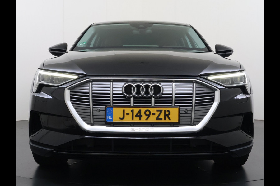 Audi e-tron 55 Quattro 408PK Edition 95kWh Leder+Verwarmd Trekhaak Elek.Achterklep Navi Ecc Lmv 20" Cruise Control Privacy Glas Led SOH 87% Isofix DAB Bluetooth Lane Assist Virtual Cockpit 1.800KG Trekhaak Origineel Nederlandse Auto