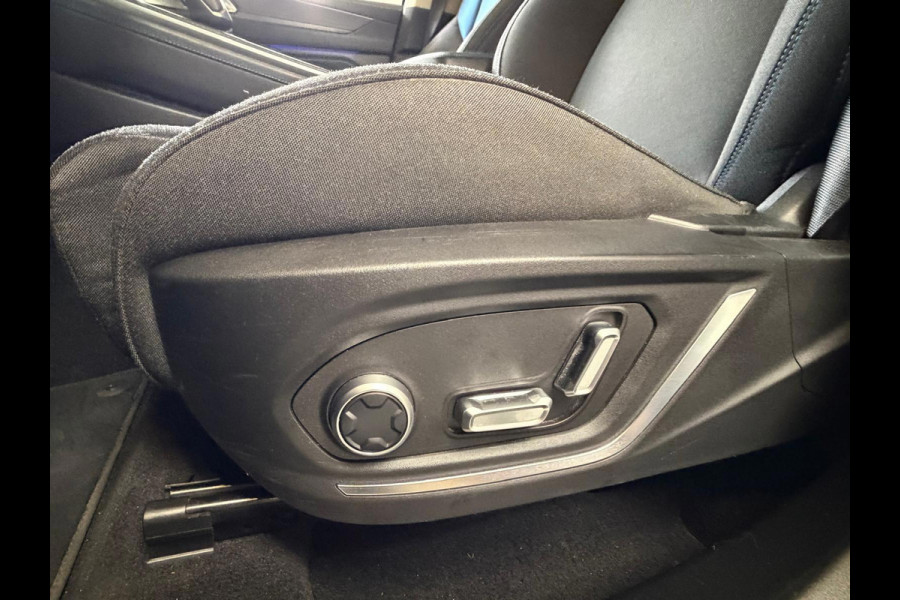 Lynk & Co 01 1.5 261PK Plug-in Hybrid,1 Jaar Bovag Garantie, Pano, 360 Camera ,Apple Carplay