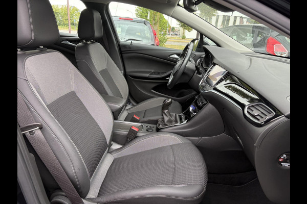 Opel Astra 1.2 Business Elegance 2e Eigenaar l Navi l Camera l Carplay l Keyless l Trekhaak l 110pk l Pdc V+A l Halfleder l 6 Bak l N.A.P l | Lm velgen l Rijstrooksensor l Apk tot 07-2027