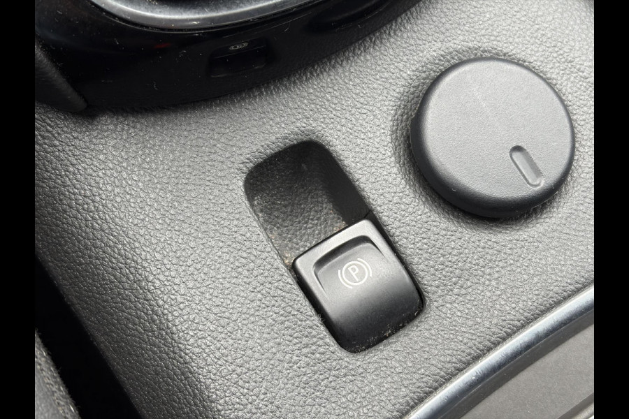 Opel Astra 1.2 Business Elegance 2e Eigenaar l Navi l Camera l Carplay l Keyless l Trekhaak l 110pk l Pdc V+A l Halfleder l 6 Bak l N.A.P l | Lm velgen l Rijstrooksensor l Apk tot 07-2027